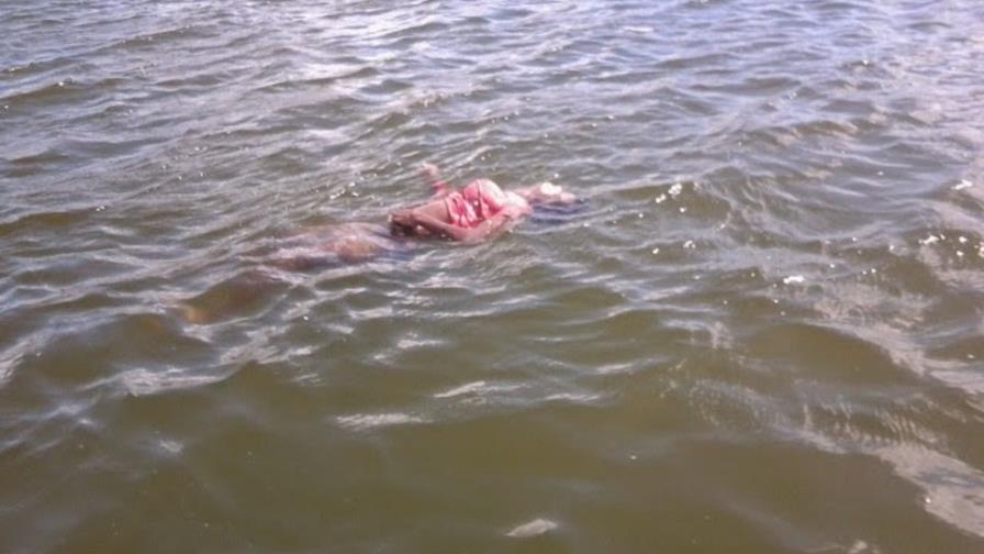 Hallan cadáver de mujer flotando en el Mar Caribe