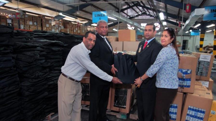 Junta Central Electeral entrega materiales para elecciones Comité Central PLD