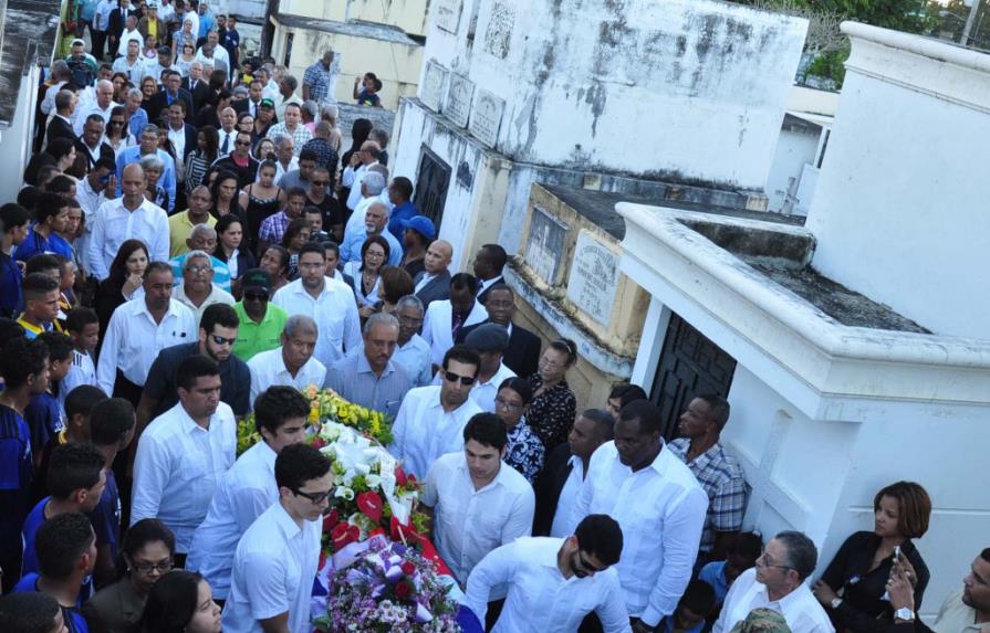 Sepultan a Dedé Mirabal en cementerio de Salcedo
