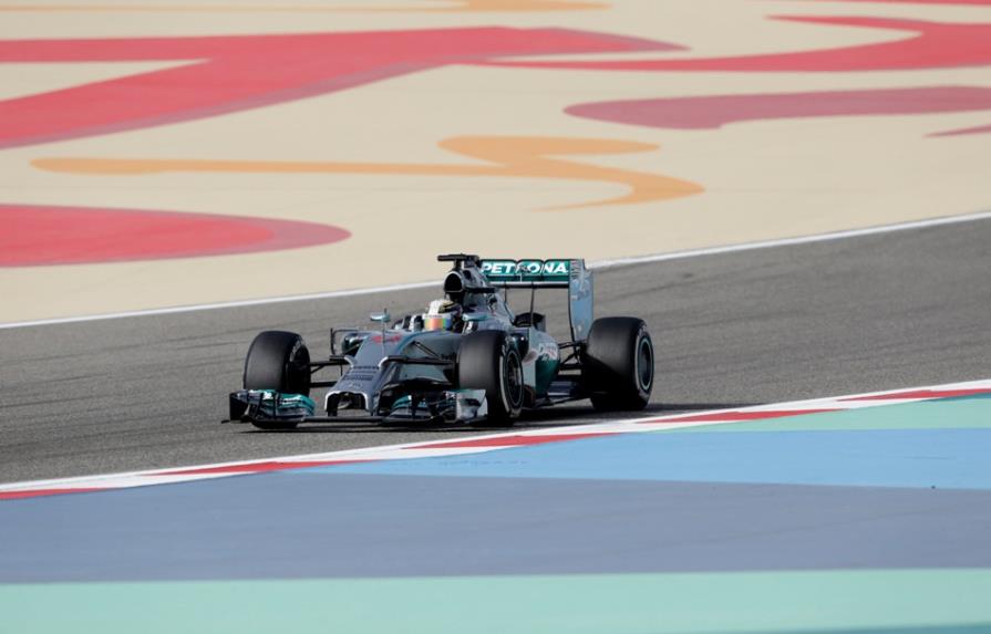 Mercedes domina práctica en Bahrein