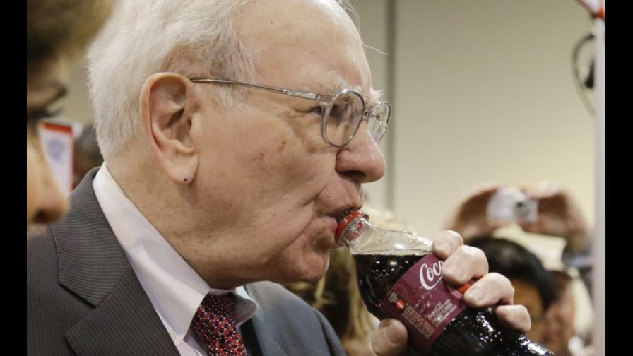 Miles acuden a Omaha para escuchar a Buffett