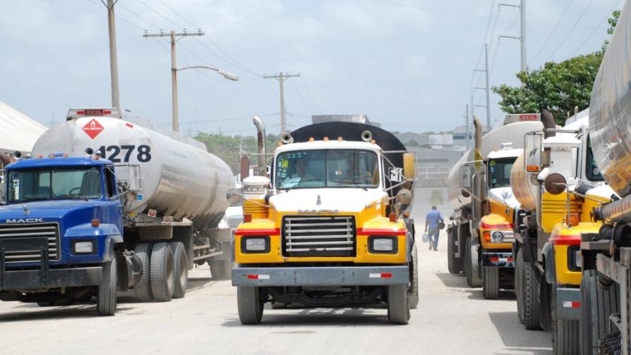 Conflicto sindicato-empresarios amenaza el flujo de combustibles Conflicto sindicato-empresarios amenaza el flujo de combustibles