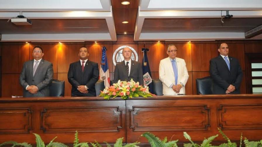 Establecen edad de retiro voluntario y forzoso para fiscales