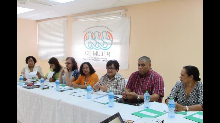 Mujeres advierten que Loma Miranda no se negocia