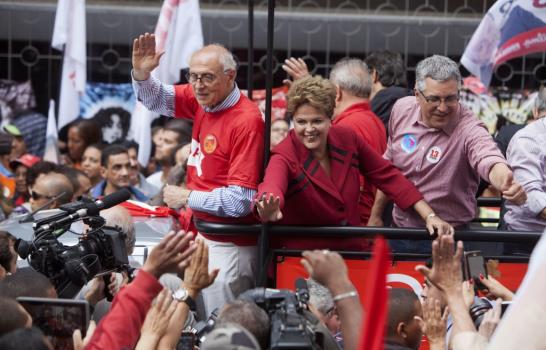 Brasileños votarán mañana tras una dramática campaña