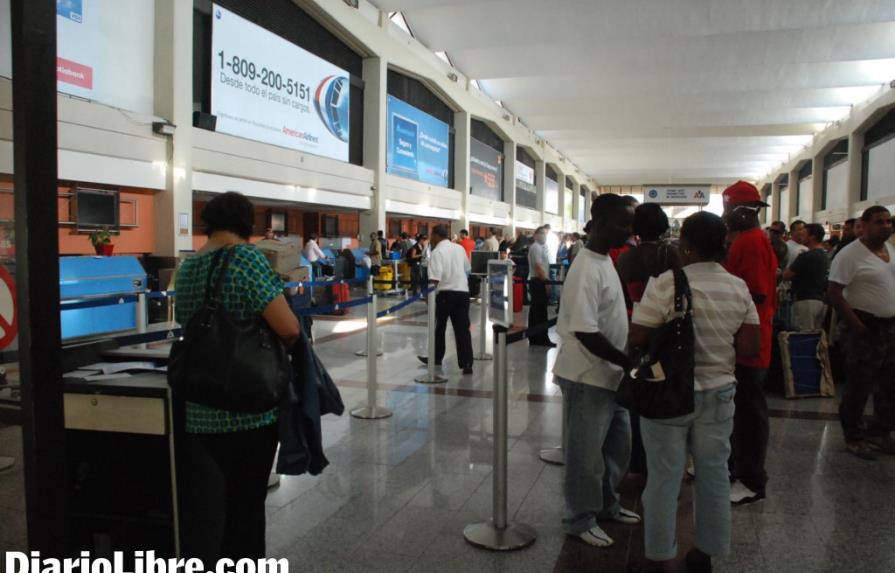 Salud Pública y aerolíneas se unen para evitar el ébola