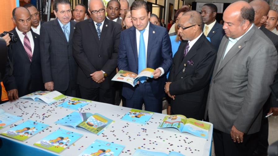 Llama a defender la Constitución de la República Dominicana