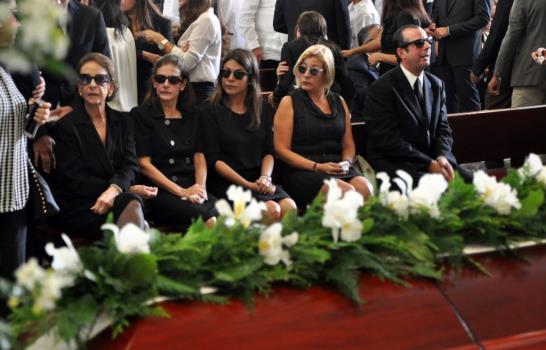 Representantes de diversos sectores asisten a velatorio de José Armando Bermúdez