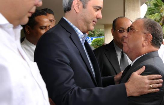 Representantes de diversos sectores asisten a velatorio de José Armando Bermúdez