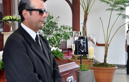 Representantes de diversos sectores asisten a velatorio de José Armando Bermúdez