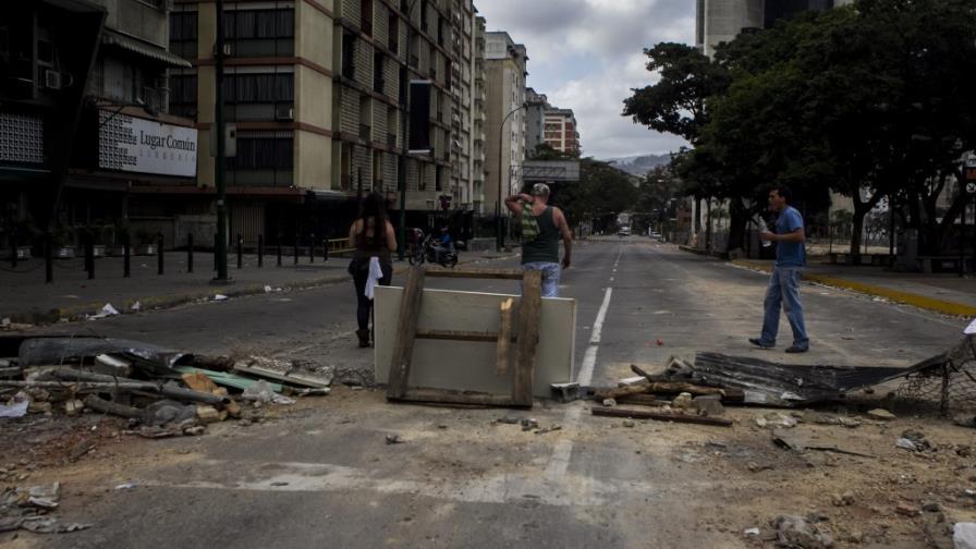 Caracas amanece con barricadas en diferentes lugares Caracas amanece con barricadas en diferentes lugares