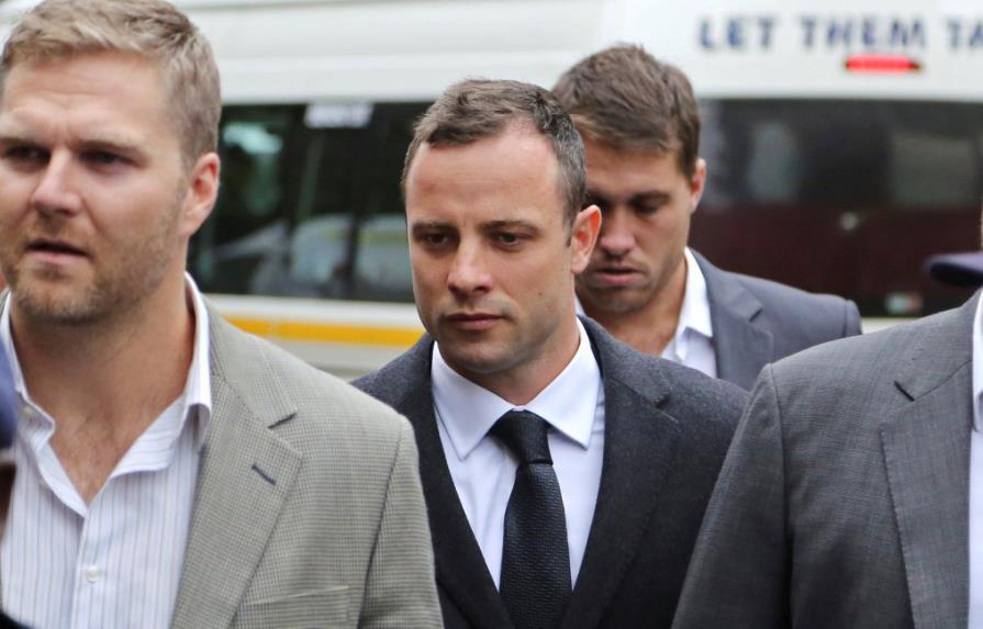 Oscar Pistorius pidió a amigo asumir culpa por disparo, días antes del asesinato de su novia
