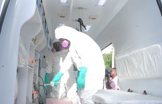 Salud Pública presenta equipos para trasladar pacientes con síntomas de ébola