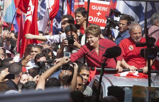Rousseff habla como favorita y no elige rival para la eventual segunda vuelta