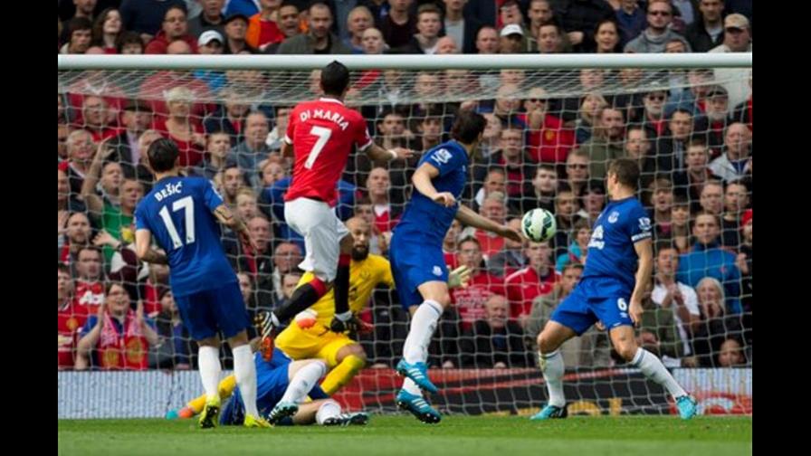 Manchester United gana con goles de Falcao y Di María