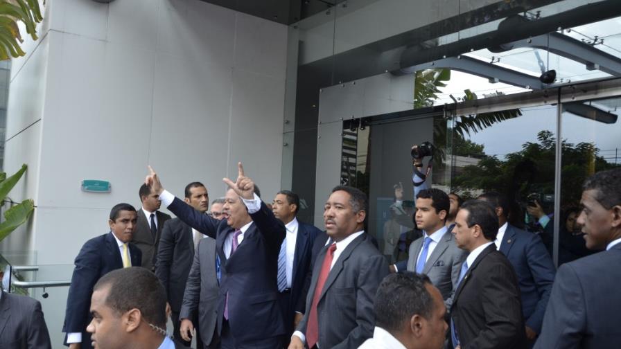 Leonel llega una hora tarde a reunión con empresarios Leonel llega una hora tarde a reunión con empresarios