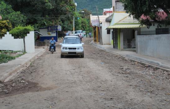 Denuncian abandono comunidades de Loma Miranda
