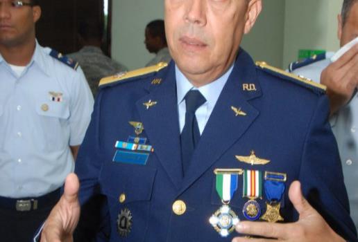 Almirante Sigfrido Aramis Pared Pérez, ¿Se va o se queda?