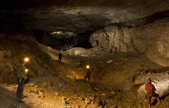Cuevas del norte de Perú esconden entierros, peces ciegos y aves cavernícolas