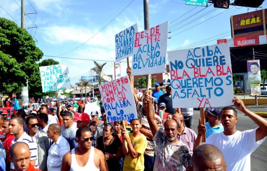 Choferes crean caos en transporte urbano e interurbano de Santiago Choferes crean caos en transporte urbano e interurbano de Santiago