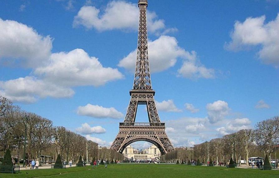 Torre Eiffel encara el futuro con una renovada primera planta