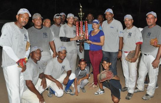 Los Yankees ganaron campeonato softbol en la liga Emce