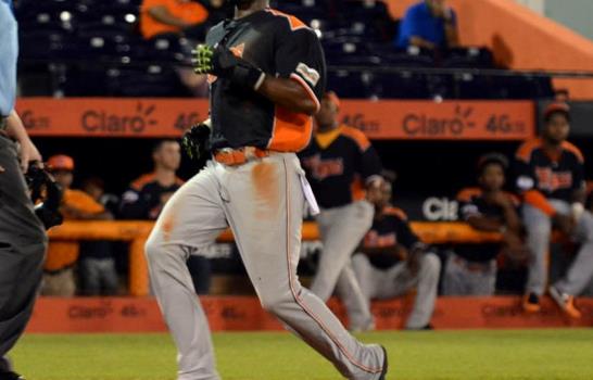 Gigantes ganan y escalan la 1ra posición del torneo de béisbol de República Dominicana