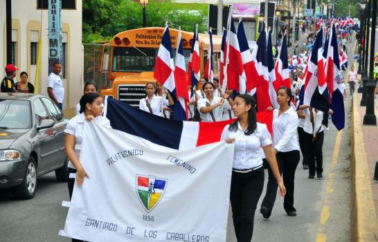 Cientos de estudiantes marchan con motivo del Día de la Constitución