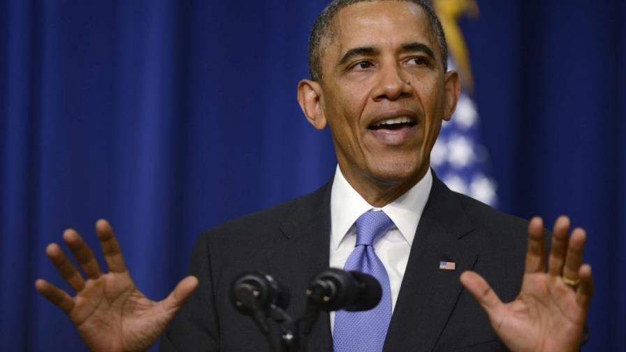 Examen médico a Obama atribuye dolor de garganta a un reflujo gástrico