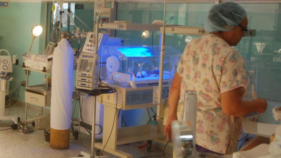 La muerte de seis niños provoca tensión en la Maternidad de Los Mina