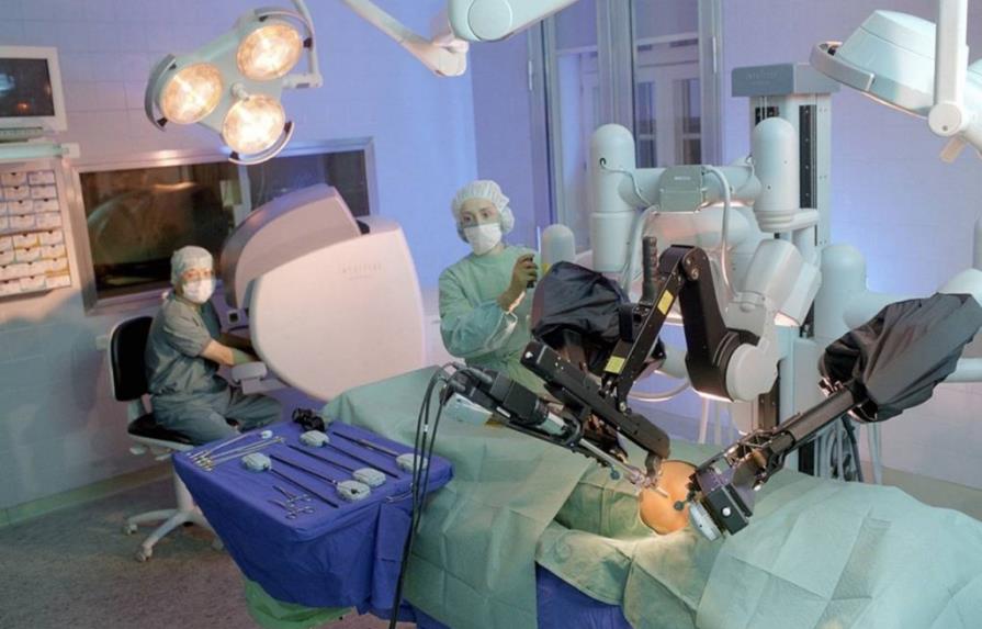 Cirugía robótica para extirpar cáncer