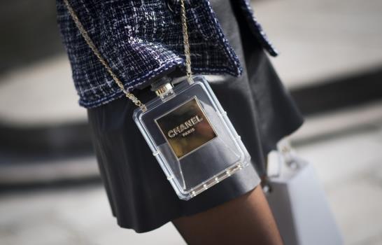 La cartera botella de Chanel La cartera botella de Chanel