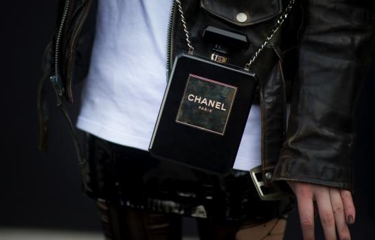 La cartera botella de Chanel La cartera botella de Chanel