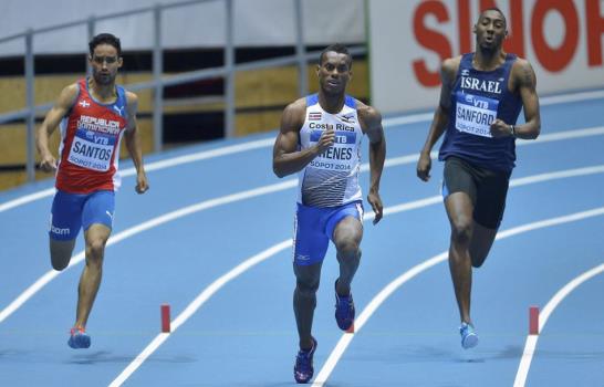 Luguelín Santos gana; Avanza con Nery Brenes a semifinales de los 400 metros planos