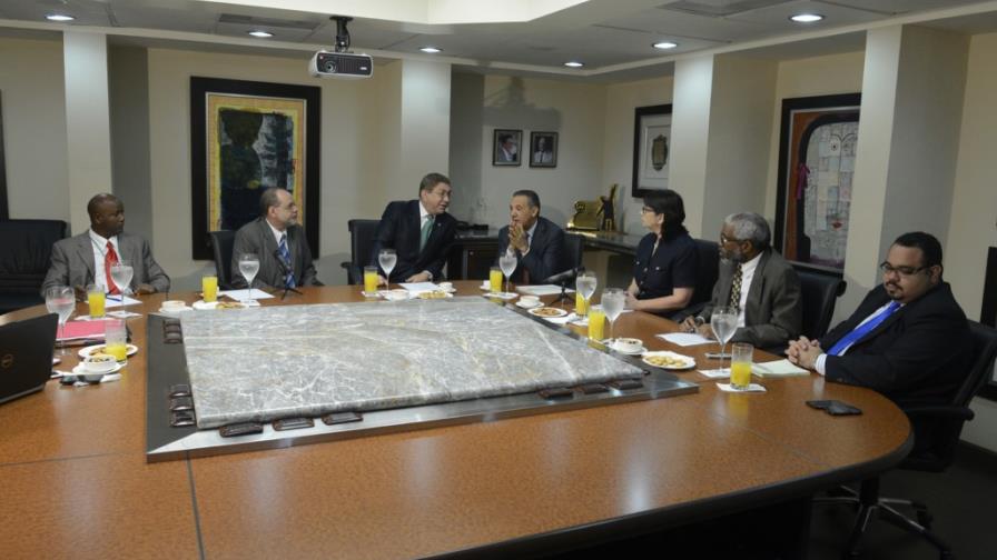 Empleados públicos que hagan campaña deben renunciar