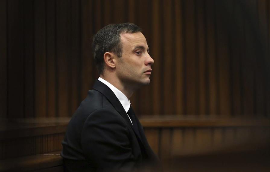 Se reanuda juicio a Oscar Pistorius acusado del asesinato de su novia