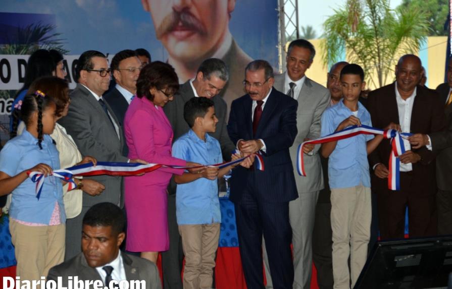 El presidente Medina entrega diez escuelas a la provincia Duarte; van 115 desde febrero pasado