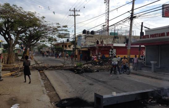 Violentas protestas en comunidades de La Altagracia tras llamado a paro por 48 horas