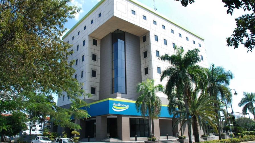 Banco de Reservas ajusta plan de retiro de 2,238 empleados Banco de Reservas ajusta plan de retiro de 2,238 empleados