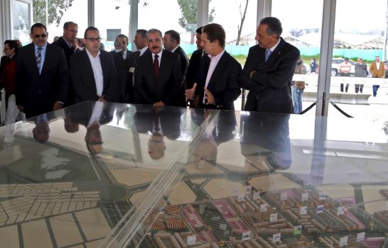 Danilo Medina conoce en Colombia Ciudad Verde, viviendas para empobrecidos