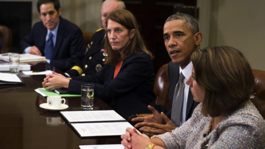 Obama anuncia más controles contra el ébola en los aeropuertos