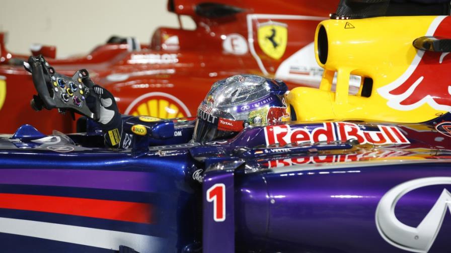 Roban trofeos de la escudería Red Bull de Fórmula Uno