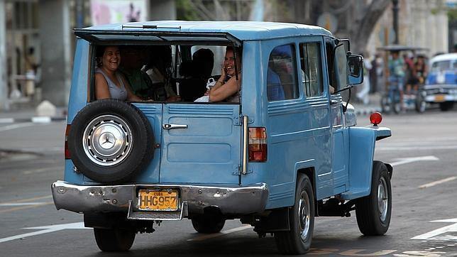Cuba extiende el arrendamiento de taxis estatales y chóferes serán privados