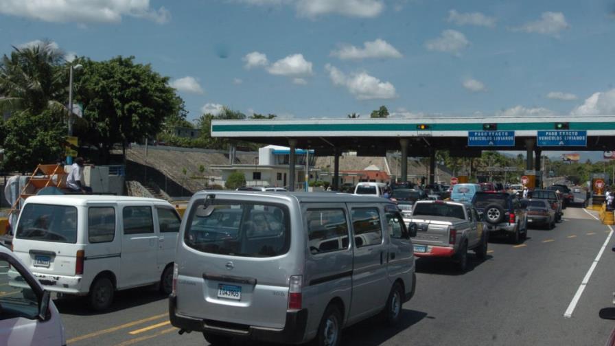 Sindicatos y usuarios truenan contra el aumento del peaje a RD$100 Sindicatos y usuarios truenan contra el aumento del peaje a RD$100