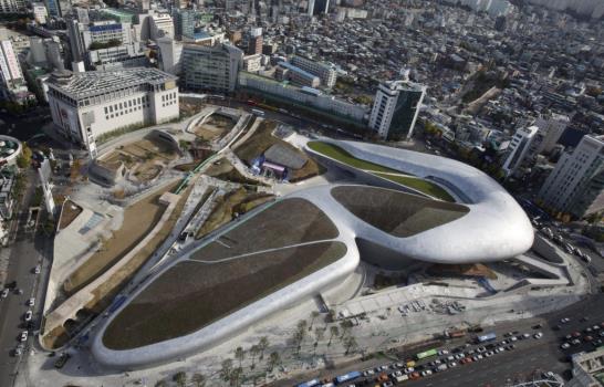 Zaha Hadid firma en Seúl el mayor edificio irregular del mundo