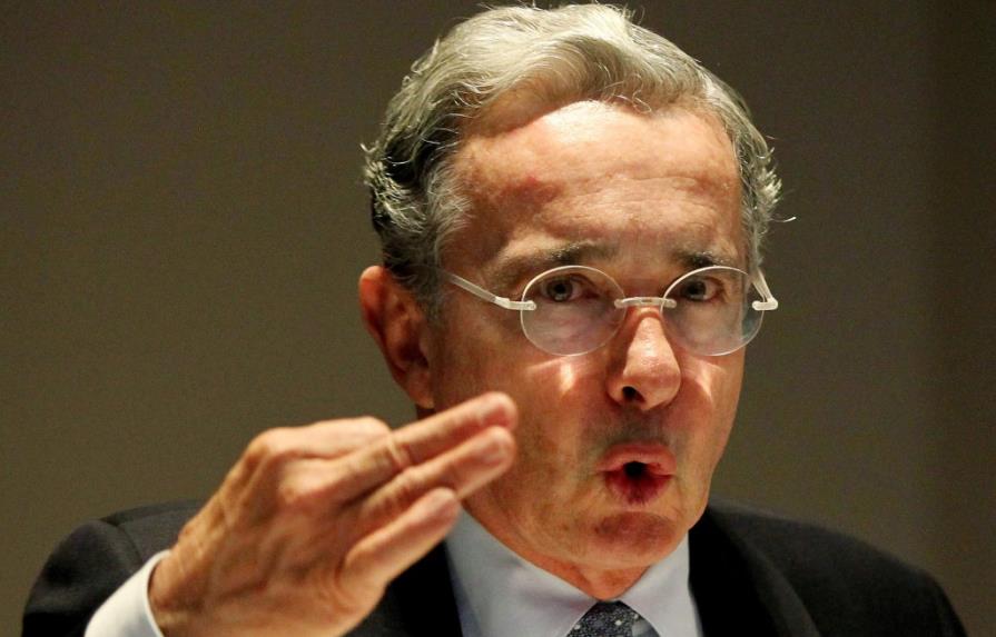 Uribe se opondrá en el Senado a indulto a jefes de las FARC