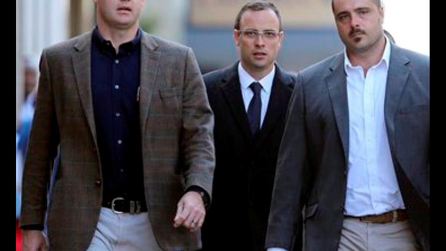 Oscar Pistorius reconoce problemas en relación con novia Oscar Pistorius reconoce problemas en relación con novia