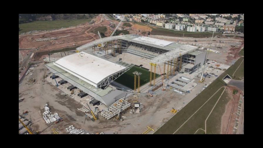 Reanudan obras en parte de estadio de Sao Paulo