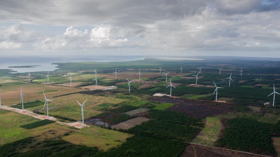 DOMICEM y EGE Haina firman contrato de compra y venta de energía