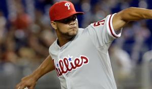 Los Angelinos adquieren al relevista Luis García, mientras se acercan al Wild Card de la Americana